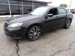 
										2013 Chrysler 200 full									