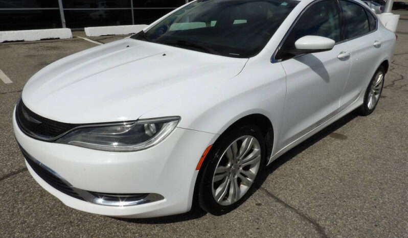 
								2015 Chrysler 200 full									