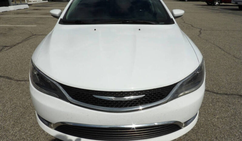 
								2015 Chrysler 200 full									