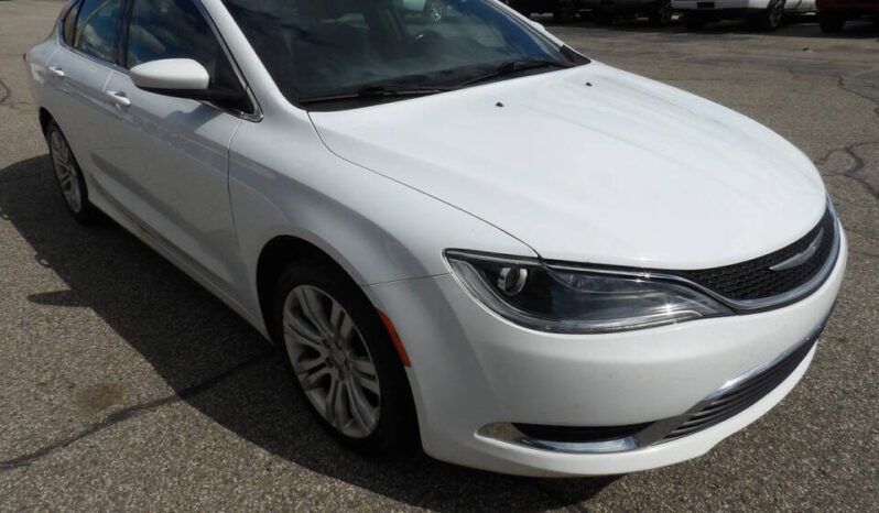 
								2015 Chrysler 200 full									