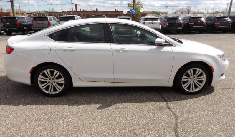 
								2015 Chrysler 200 full									