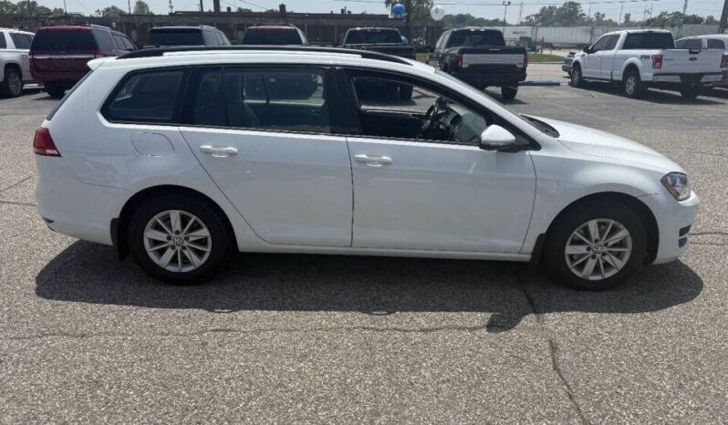 
								2016 Volkswagen Golf SportWagen full									