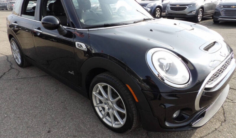 
								2017 MINI Clubman full									