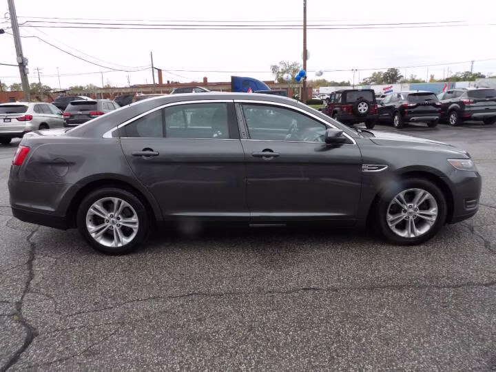 2018 Ford Taurus SEL - Photo 6