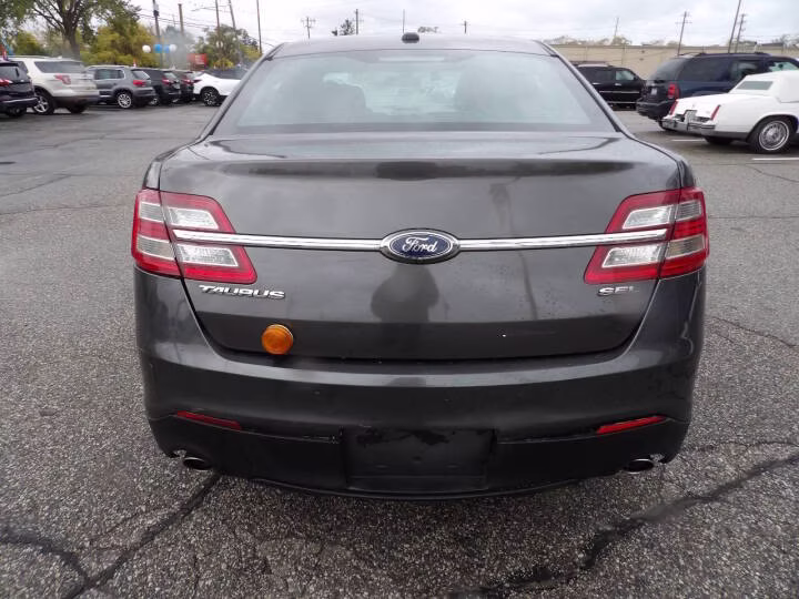 2018 Ford Taurus SEL - Photo 8