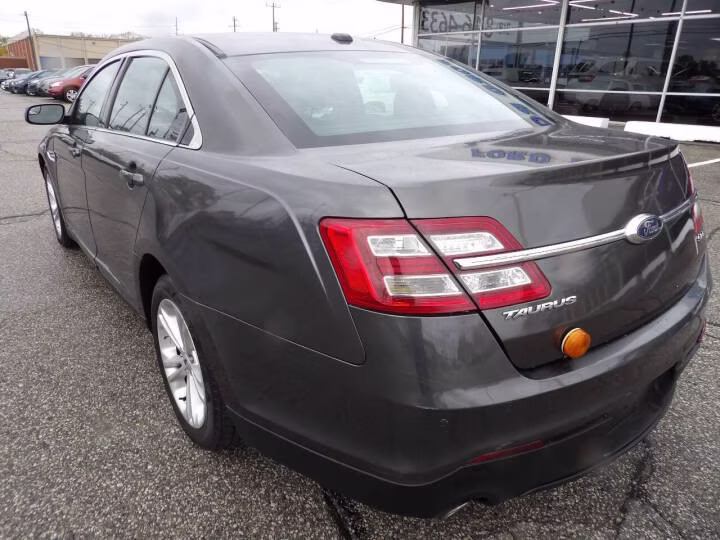 2018 Ford Taurus SEL - Photo 9