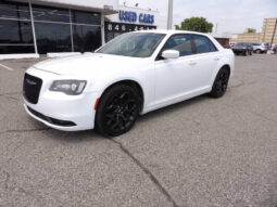 
										2019 Chrysler 300 full									