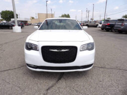 
										2019 Chrysler 300 full									