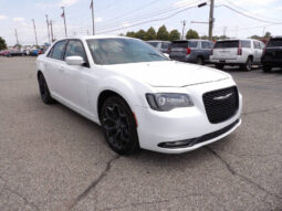 
										2019 Chrysler 300 full									