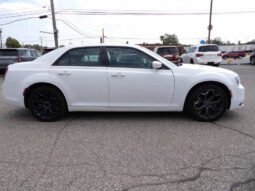 
										2019 Chrysler 300 full									