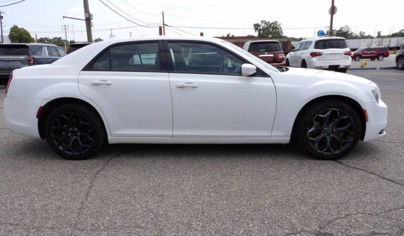 
								2019 Chrysler 300 full									