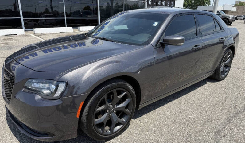 
								2021 Chrysler 300 full									