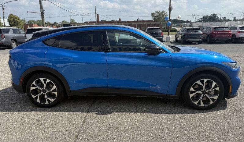 
								2025 Ford Mustang Mach-E full									