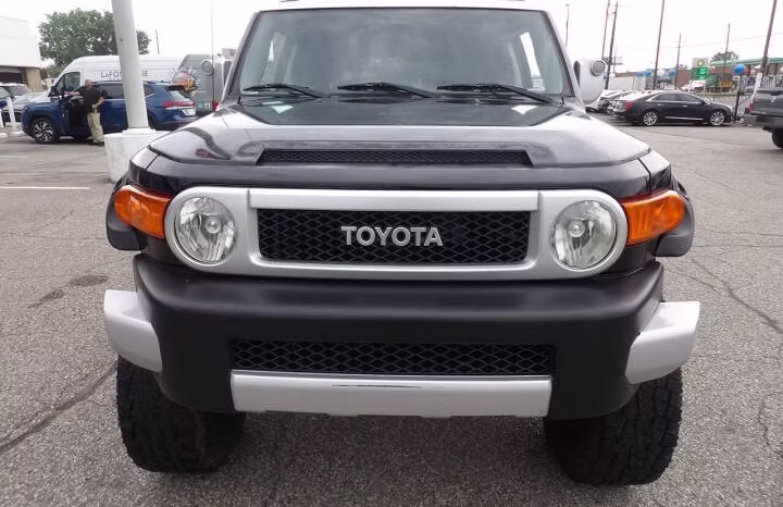 
								2007 Toyota FJ Cruiser full									