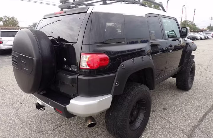 
								2007 Toyota FJ Cruiser full									