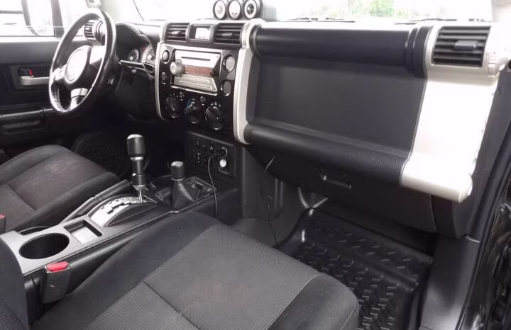 
								2007 Toyota FJ Cruiser full									