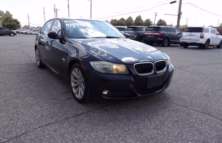 
								2011 BMW 3 Series full									
