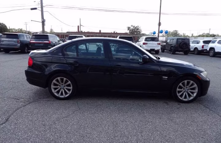 
								2011 BMW 3 Series full									