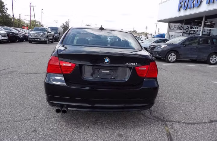 
								2011 BMW 3 Series full									
