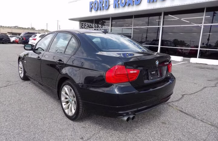 
								2011 BMW 3 Series full									