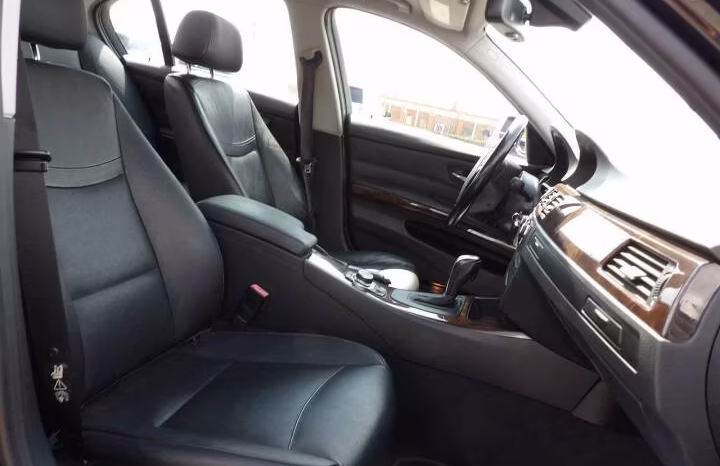
								2011 BMW 3 Series full									