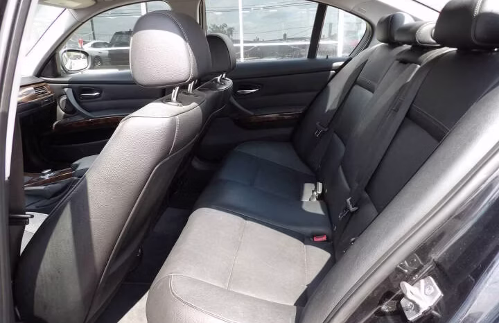 
								2011 BMW 3 Series full									