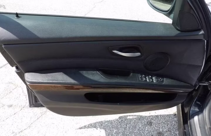 
								2011 BMW 3 Series full									