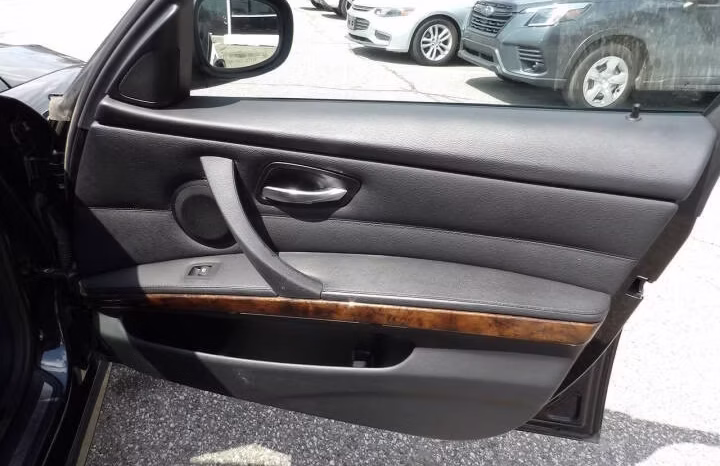 
								2011 BMW 3 Series full									
