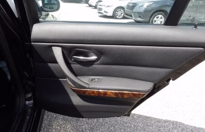 
								2011 BMW 3 Series full									