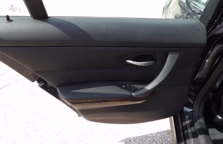 
								2011 BMW 3 Series full									