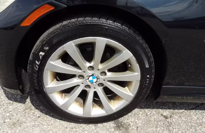
								2011 BMW 3 Series full									