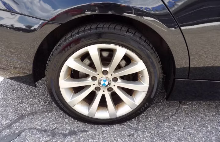 
								2011 BMW 3 Series full									