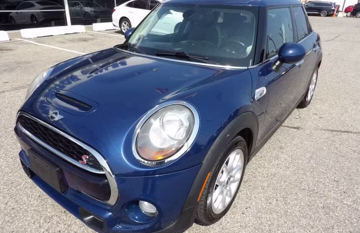 
								2015 MINI Hardtop 4 Door full									