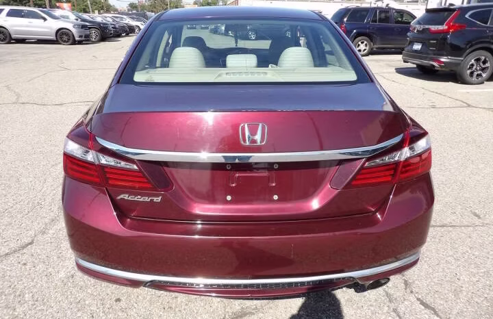 
								2016 Honda Accord full									