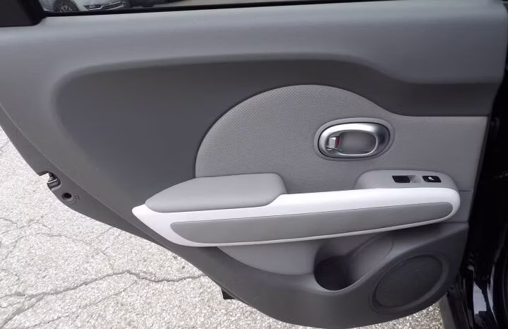 
								2016 Kia Soul EV full									