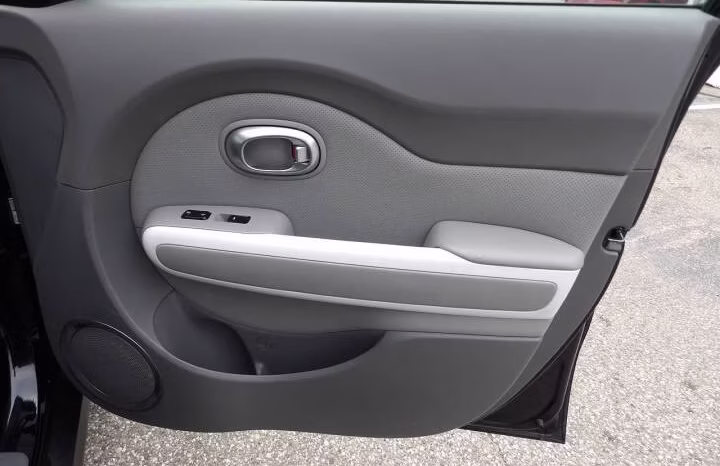 
								2016 Kia Soul EV full									
