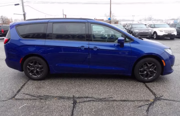 
								2018 Chrysler Pacifica full									