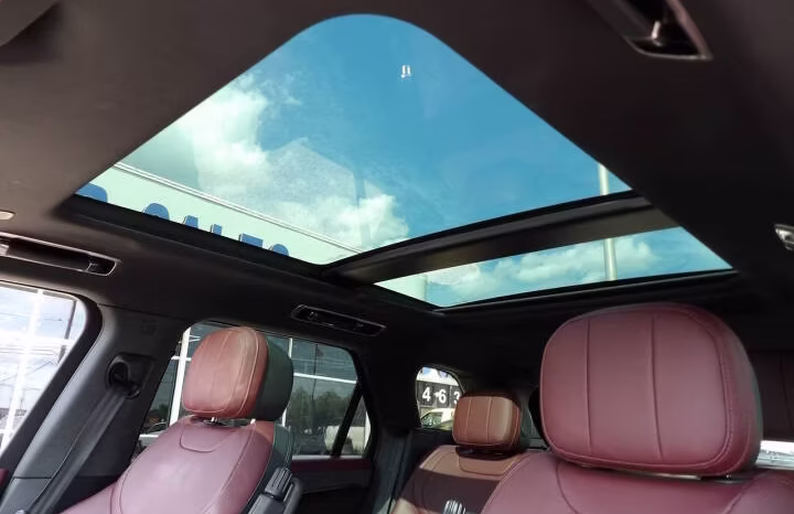 
								2023 Land Rover Range Rover Sport full									