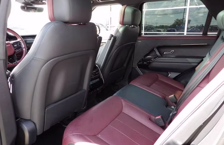 
								2023 Land Rover Range Rover Sport full									